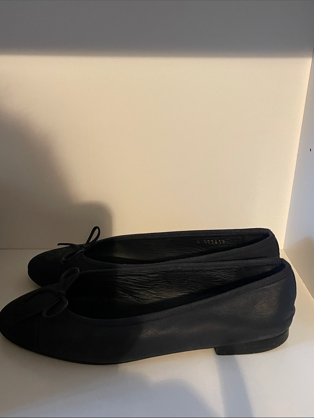CHANEL Navy Leather Ballet Flats with Bow - Picture 3 of 16